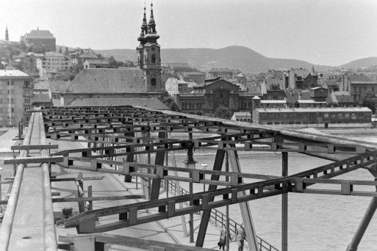 Így közlekedtünk régen - a Kossuth-híd története (Fotó: Fortepan)