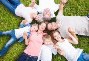 familie auf der wiese