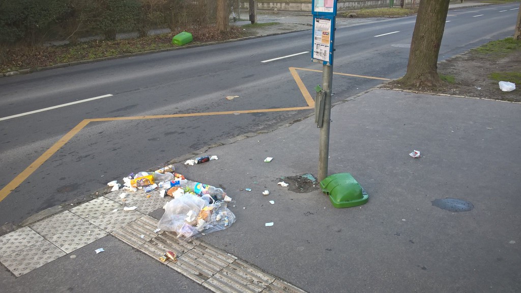 Vandálok jártak a Hollandi úti buszmegállóban