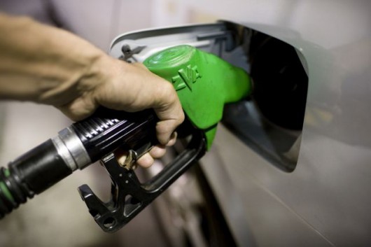 9 forinttal csökken szerdán a benzin ára