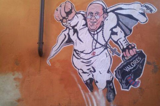 Ferenc pápa íme graffitin, Supermanként