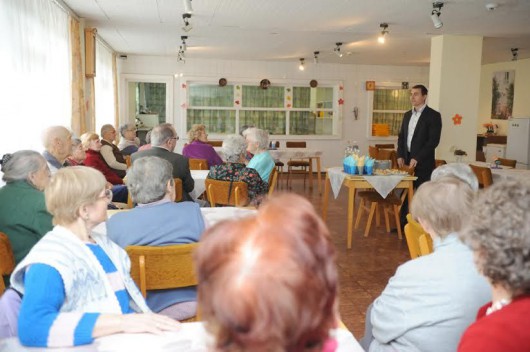 Borbély Lénárd időseket köszöntött